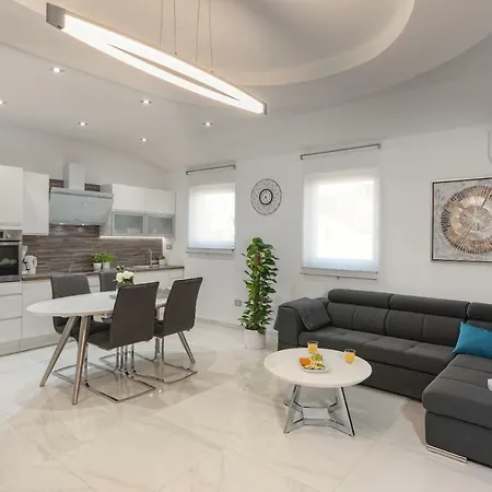 Viras Luxury Holiday Pula Exterior photo