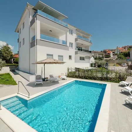 Viras Luxury Holiday Pula Exterior photo